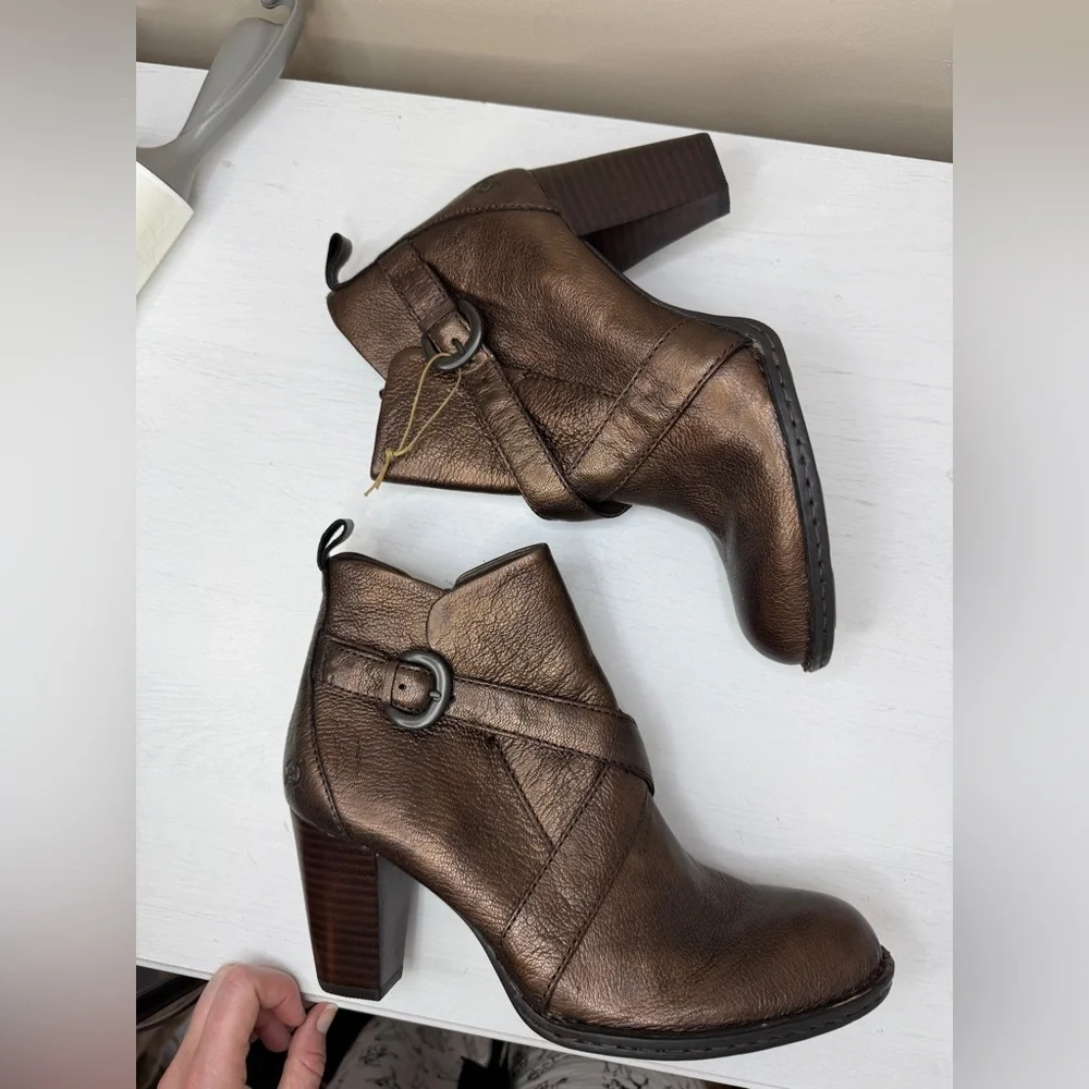 Born NWOT Bronze Leather Shola Ankle Boots Size 10
